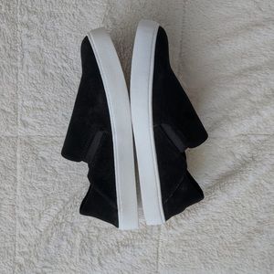 Steve Madden Womens comfortable black slip on shoe